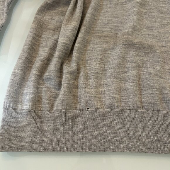 COS V- neck fine knitted merino wool sweater. - Picture 7 of 9